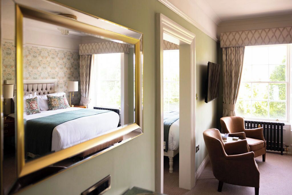 family room | living area | tv