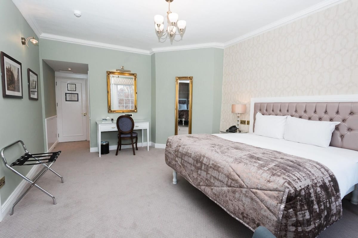 In-room safe, iron/ironing board (on request), WiFi (free)