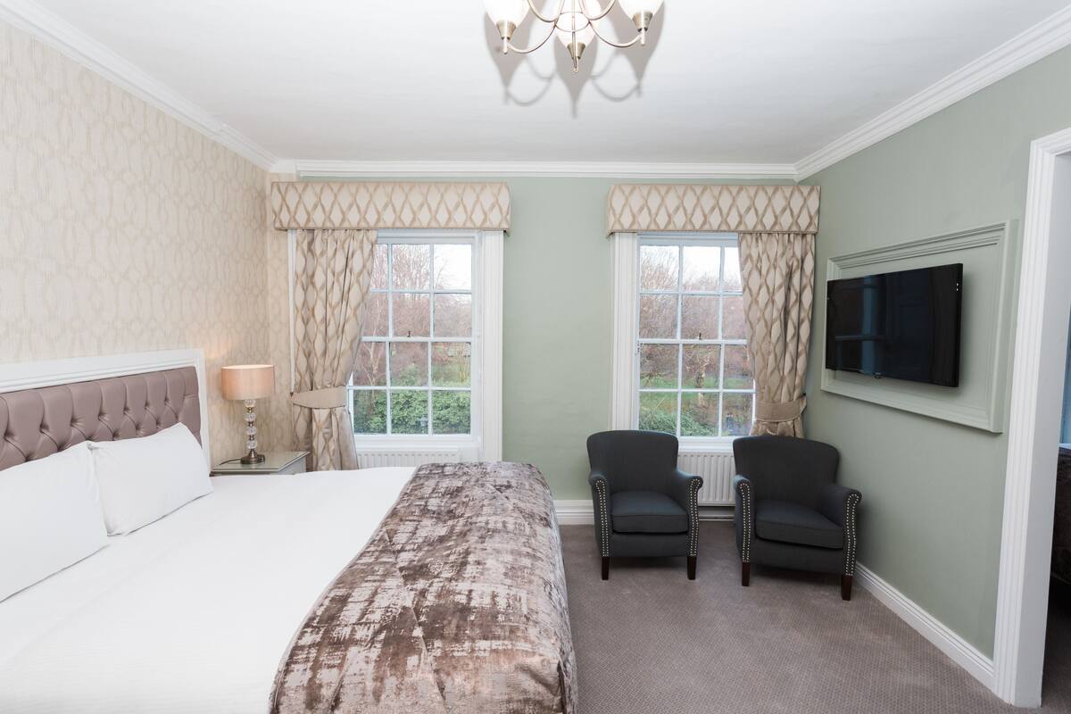 In-room safe, iron/ironing board (on request), WiFi (free)