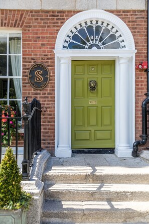 Front of property - Stauntons on the Green (Dublin)