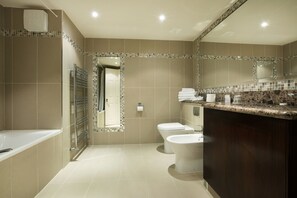 Familien-Dreibettzimmer | Badezimmer