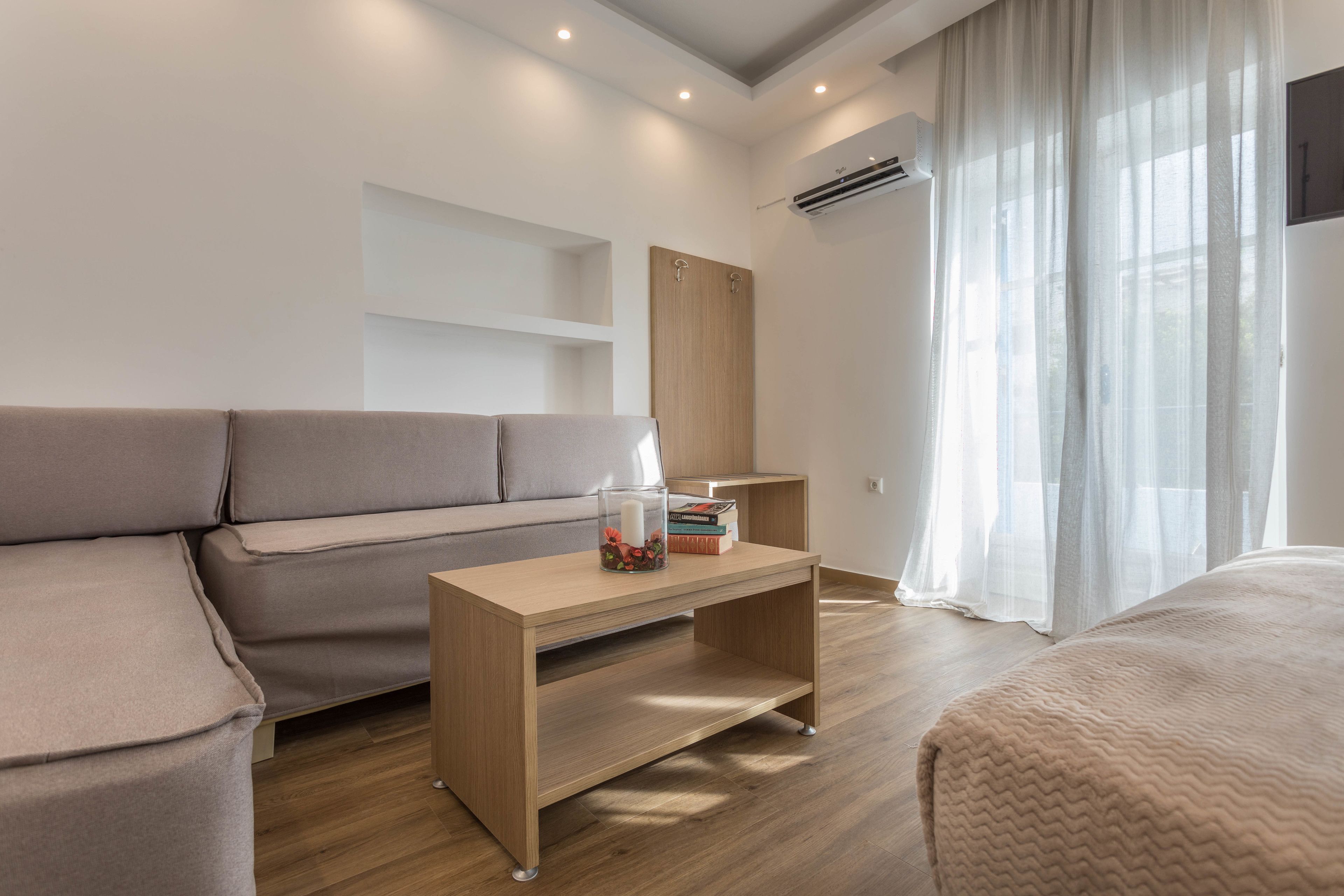 junior suite | living area | tv