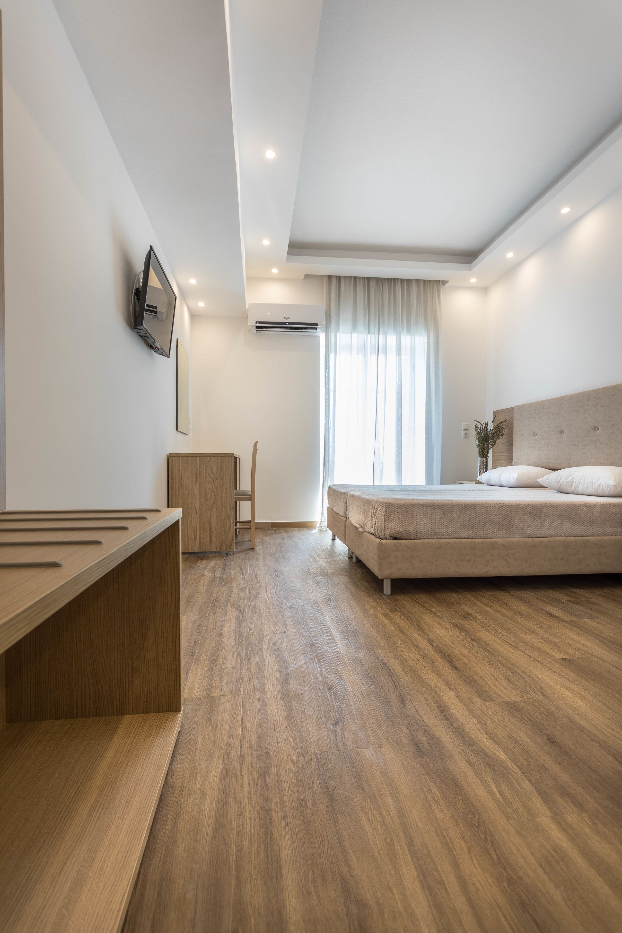 double room | 1 bedroom, in-room safe, iron/ironing board, bed sheets