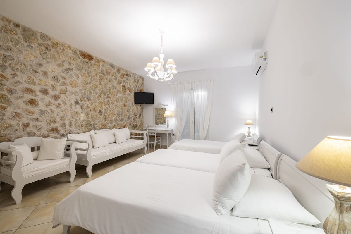 Departamento, vista al mar | Caja de seguridad en la habitación y insonorización