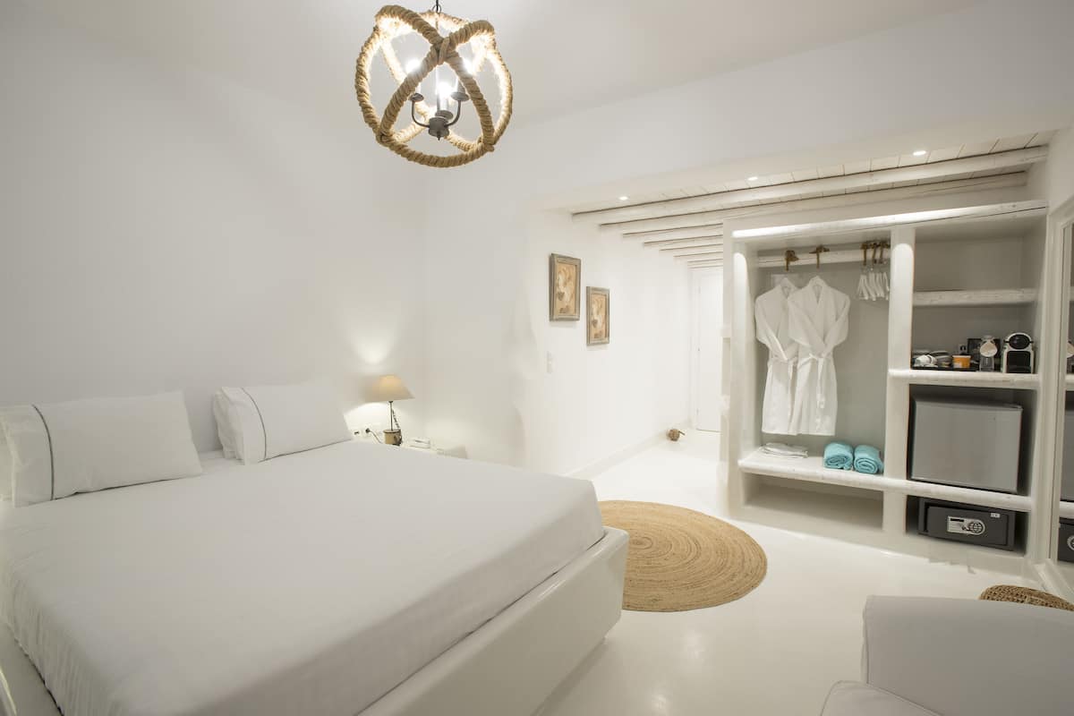 Habitación doble estándar | Caja de seguridad en la habitación y insonorización