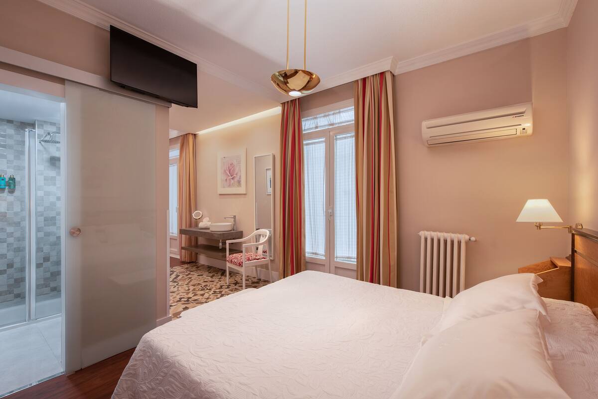 Junior Room, Balcony