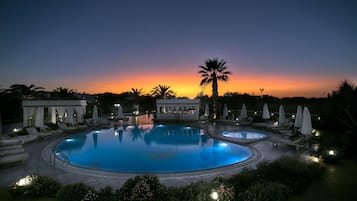 Outdoor pool, pool umbrellas, sun loungers