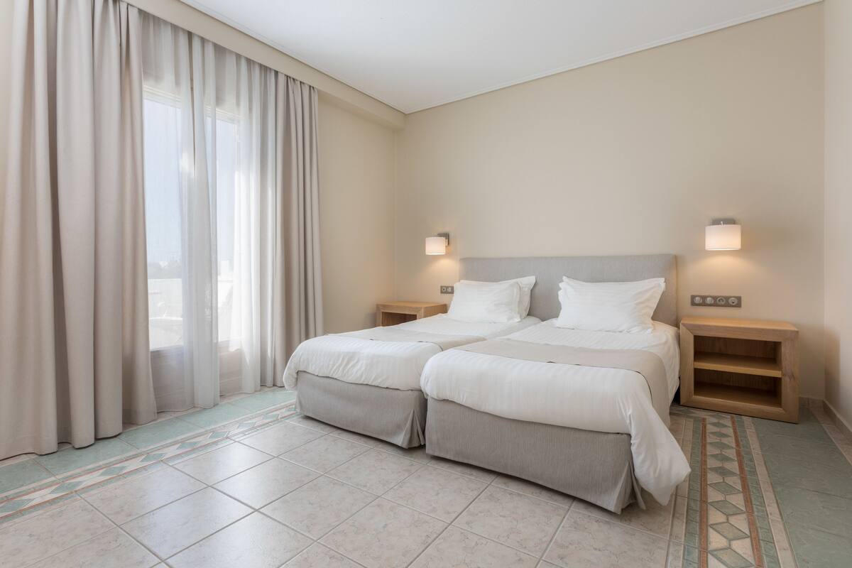 Superior Room, Garden View | Premium bedding, minibar, in-room safe, desk