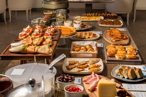 Colazione a buffet inclusa, servita tutte le mattine 