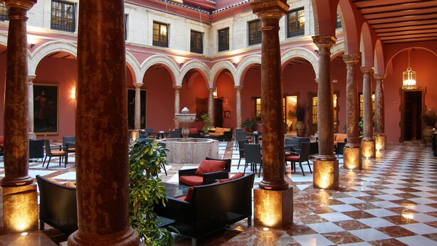 Courtyard - Hotel Santo Domingo Lucena (Lucena)