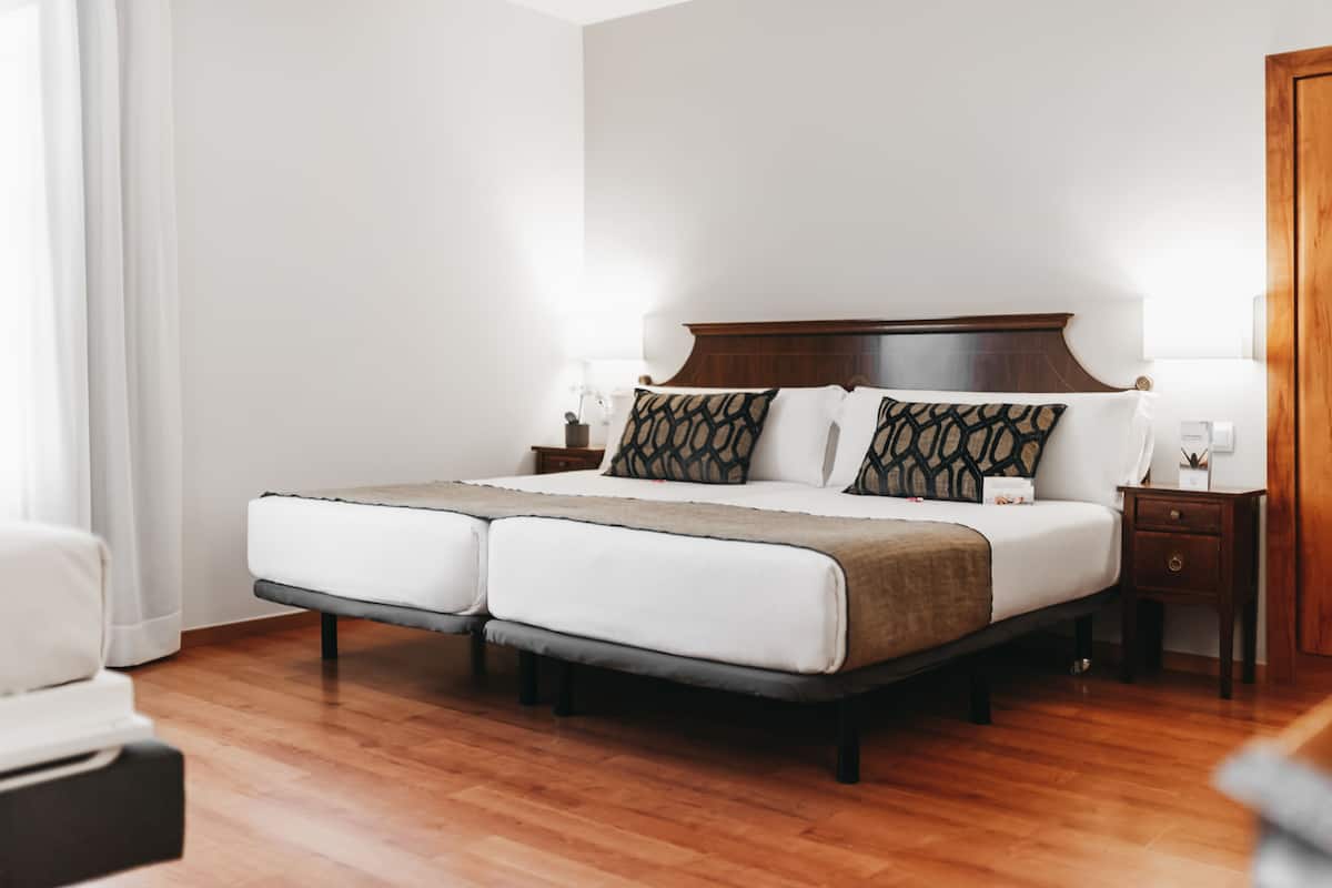 In-room safe, desk, blackout drapes, soundproofing