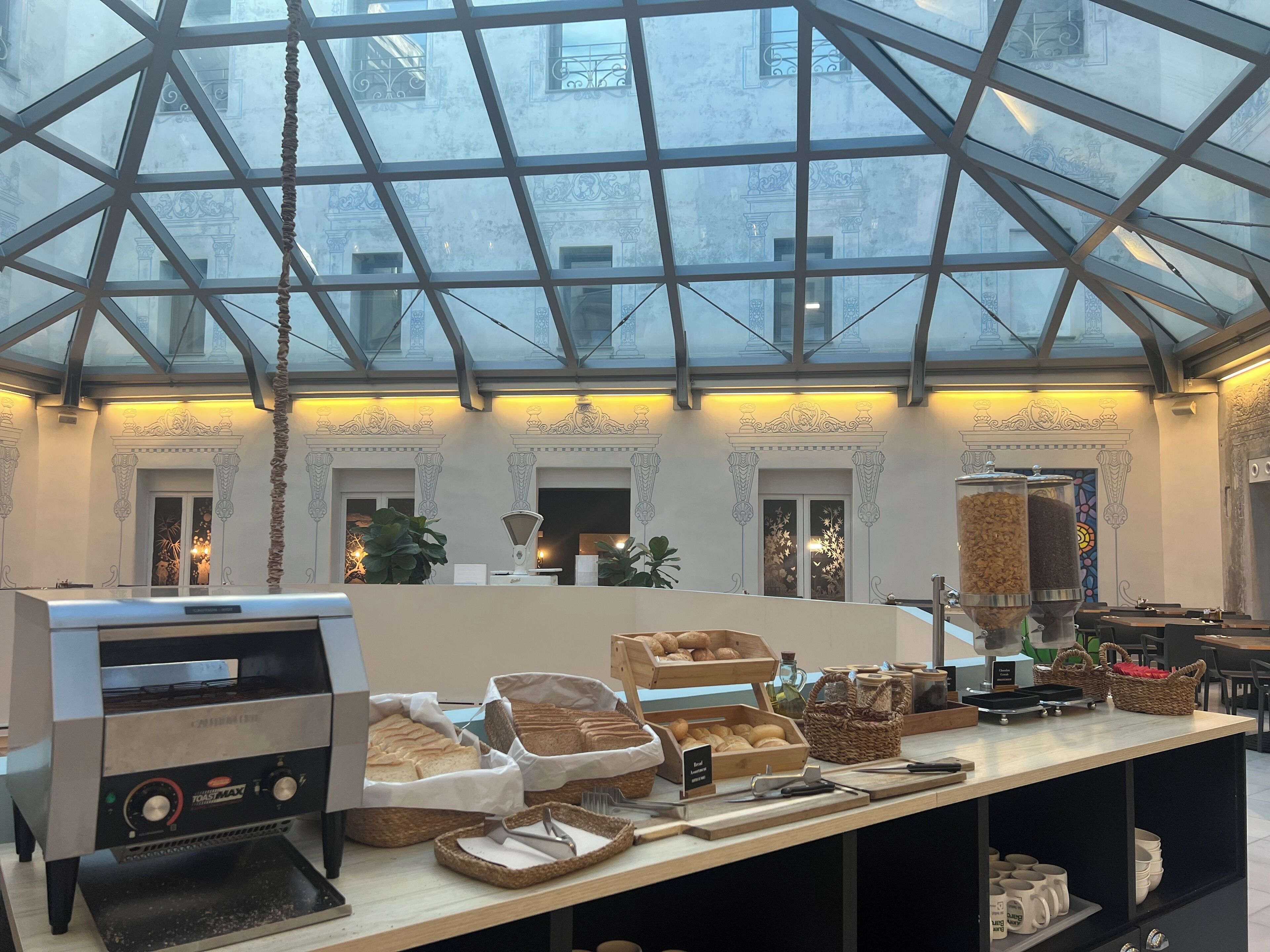 Desayuno buffet (EUR 18 por persona) 