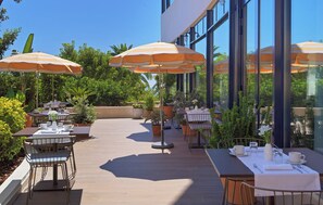 Outdoor dining - H10 Imperial Tarraco (Tarragona)