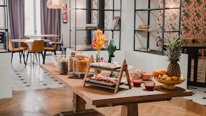 Desayuno buffet todos los días (EUR 15 por persona)