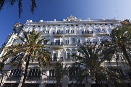 Fachada de la propiedad