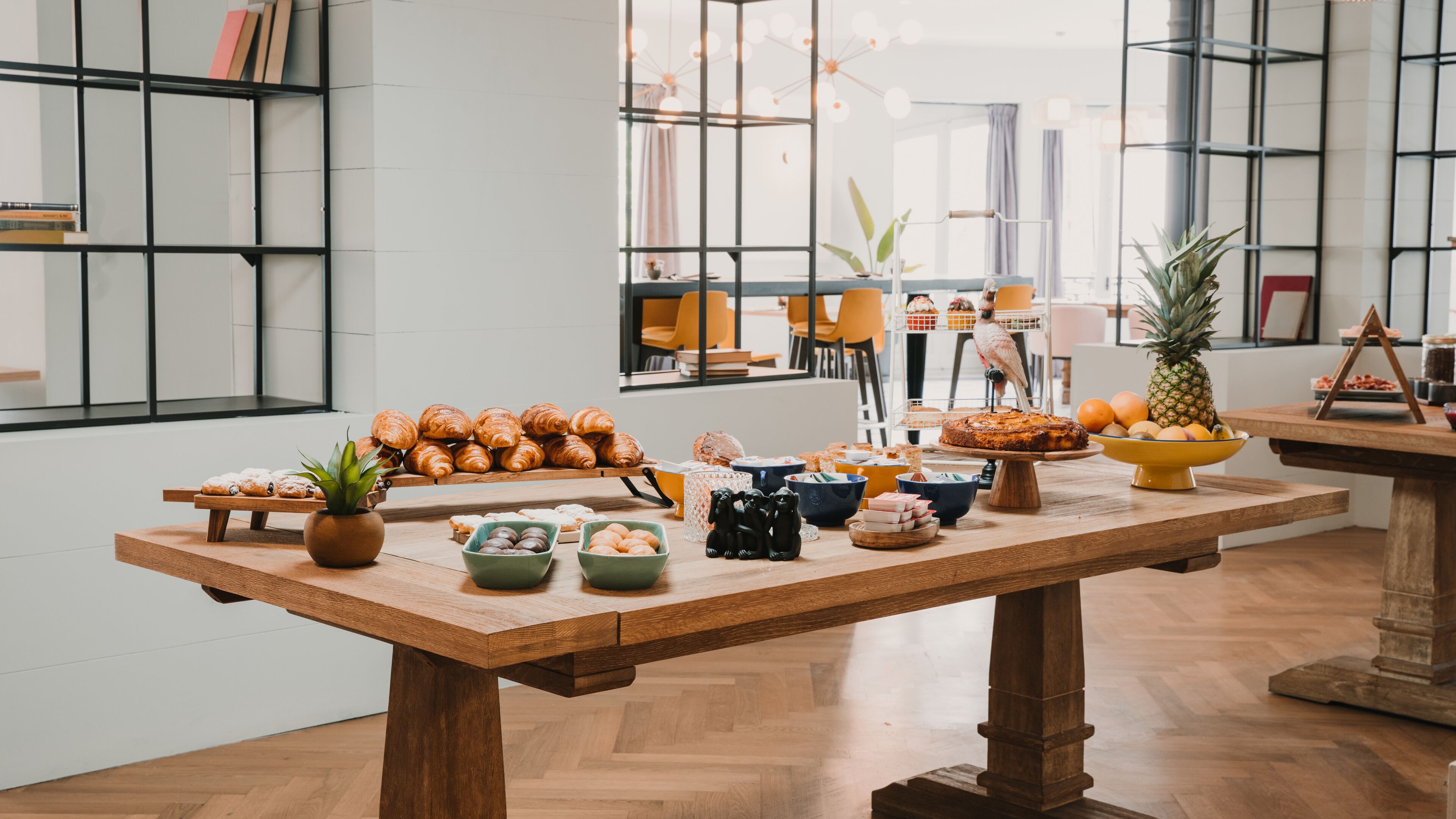 Se ofrece un desayuno bufé todos los días (15 EUR por persona)