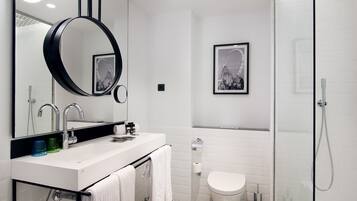 Articles de tocador gratuïts, assecador de cabells i tovalloles