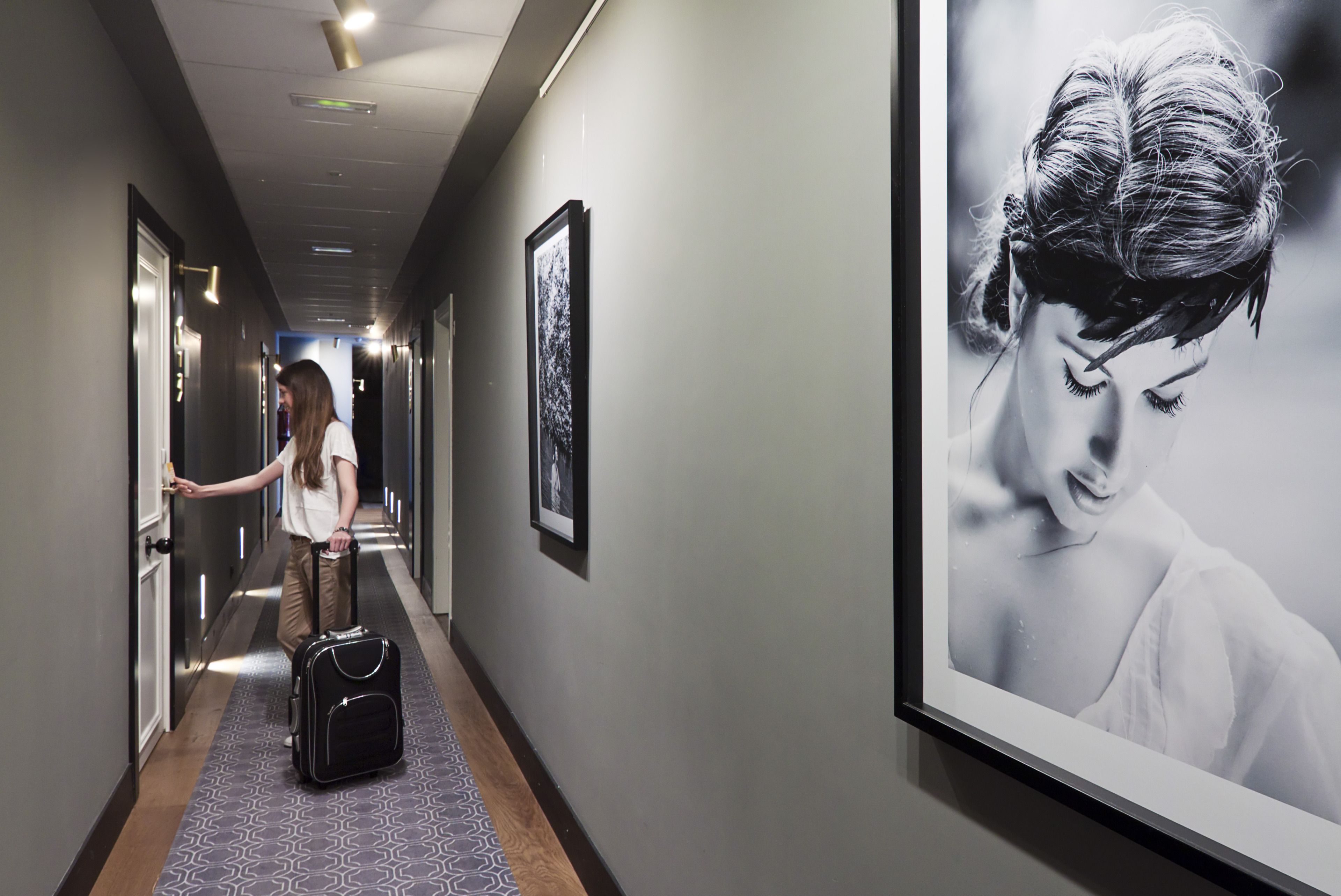 Photo - One Shot Reina Victoria