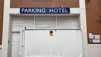 Self parking (EUR 14 per day)