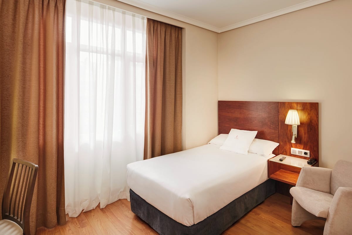 Standard Single Room, 1 Twin Bed, Bathtub | Property amenity