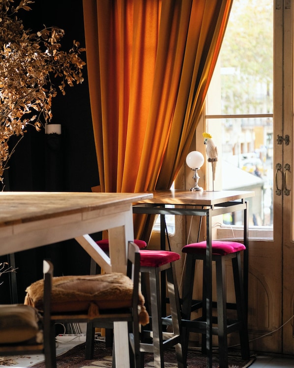 Déjeuner servi sur place, restaurant en plein air