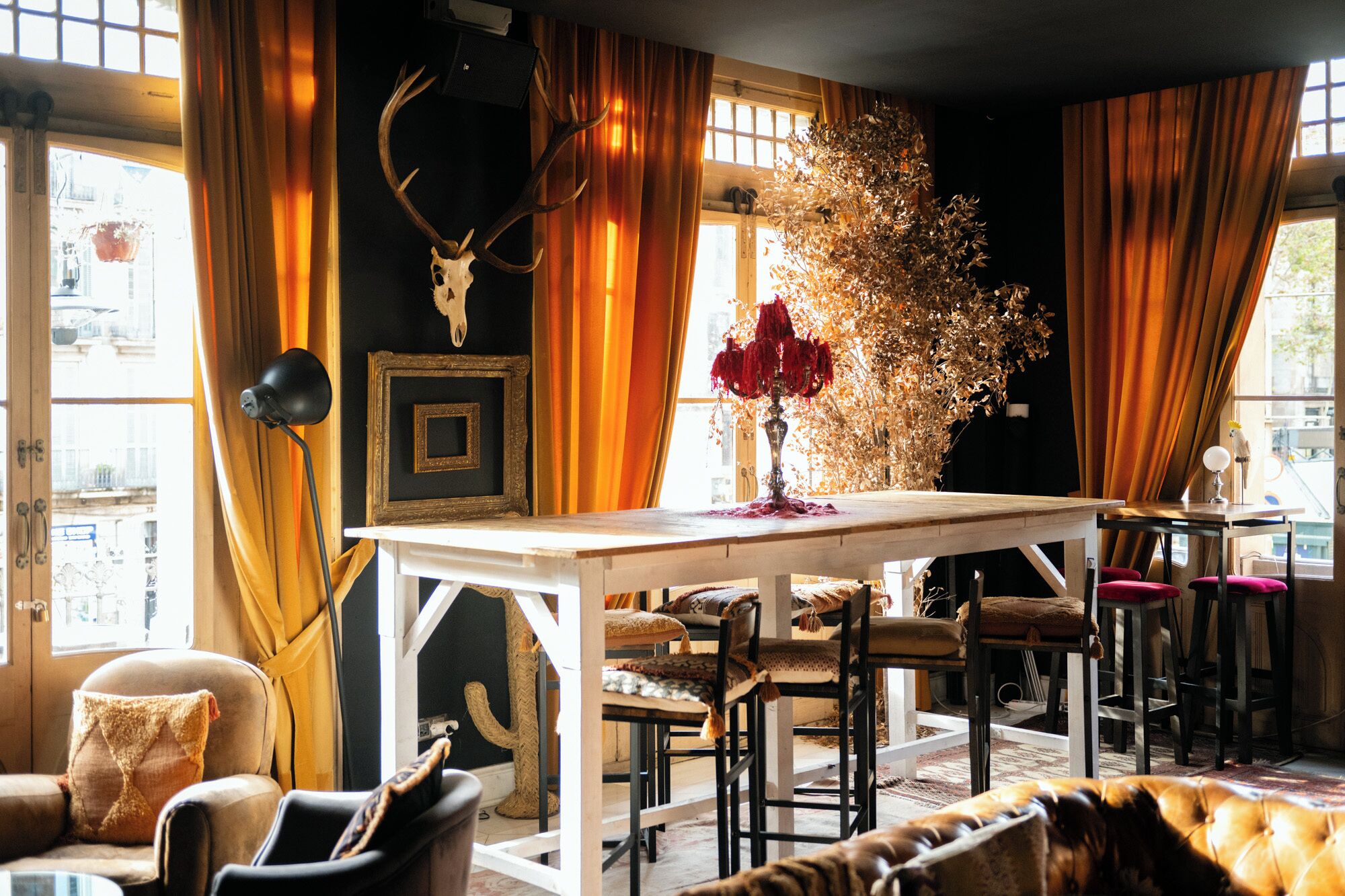 Serveert ontbijt, openlucht dineren 