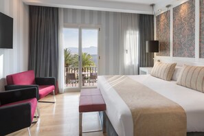 Minibar, safe på rommet, skrivebord og barnesenger (inkludert)