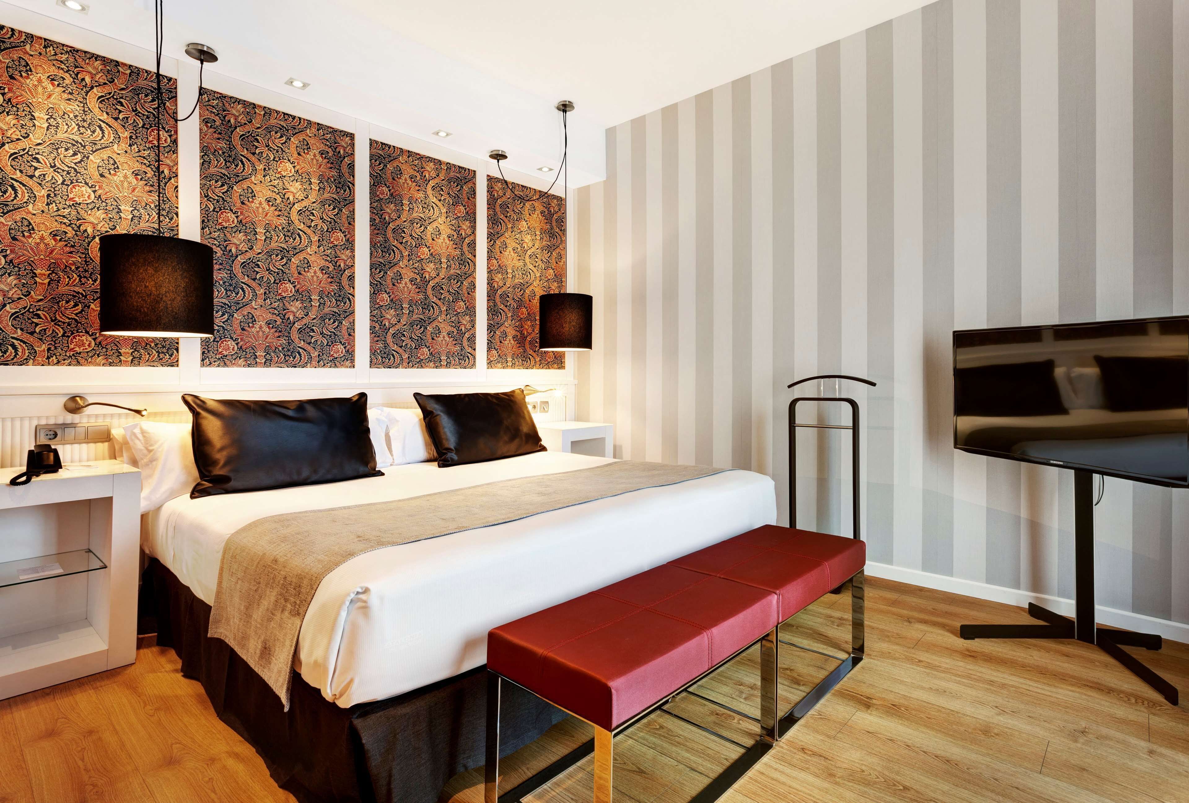 Minibar, in-room safe, desk, free cots/infant beds