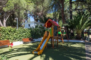 Children’s play area – outdoor