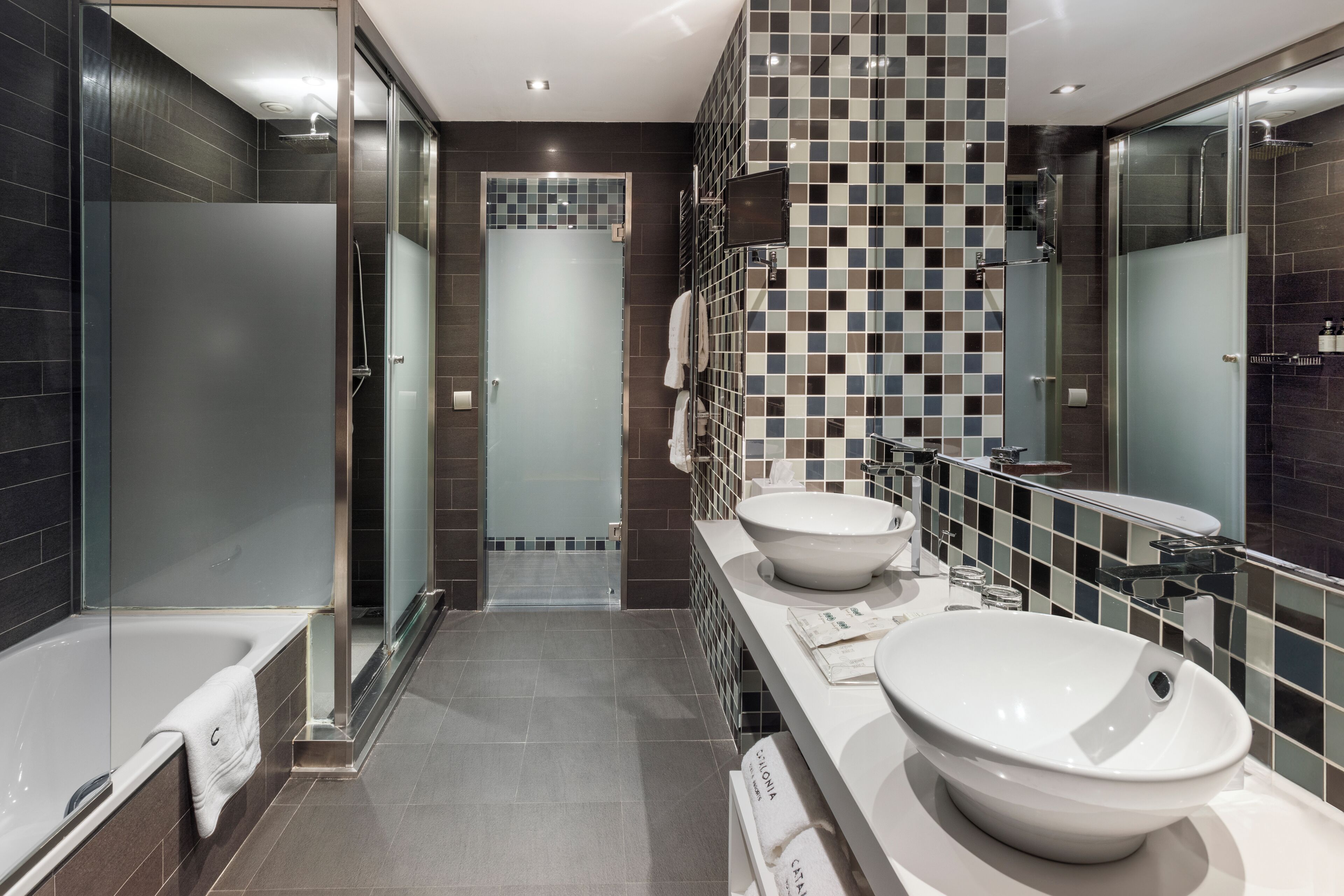 eco-friendly toiletries, hair dryer, towels