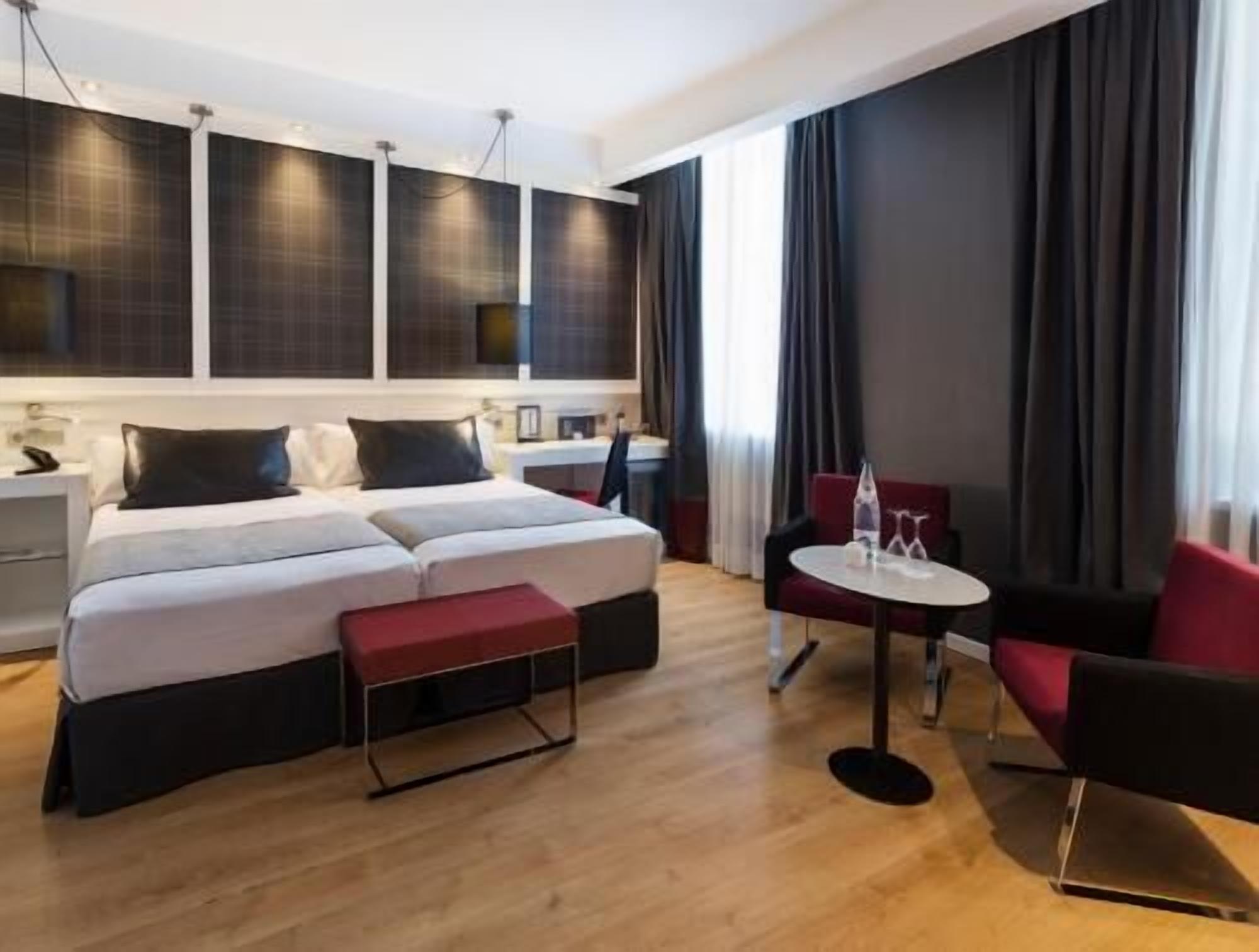 Minibar, in-room safe, desk, free cots/infant beds