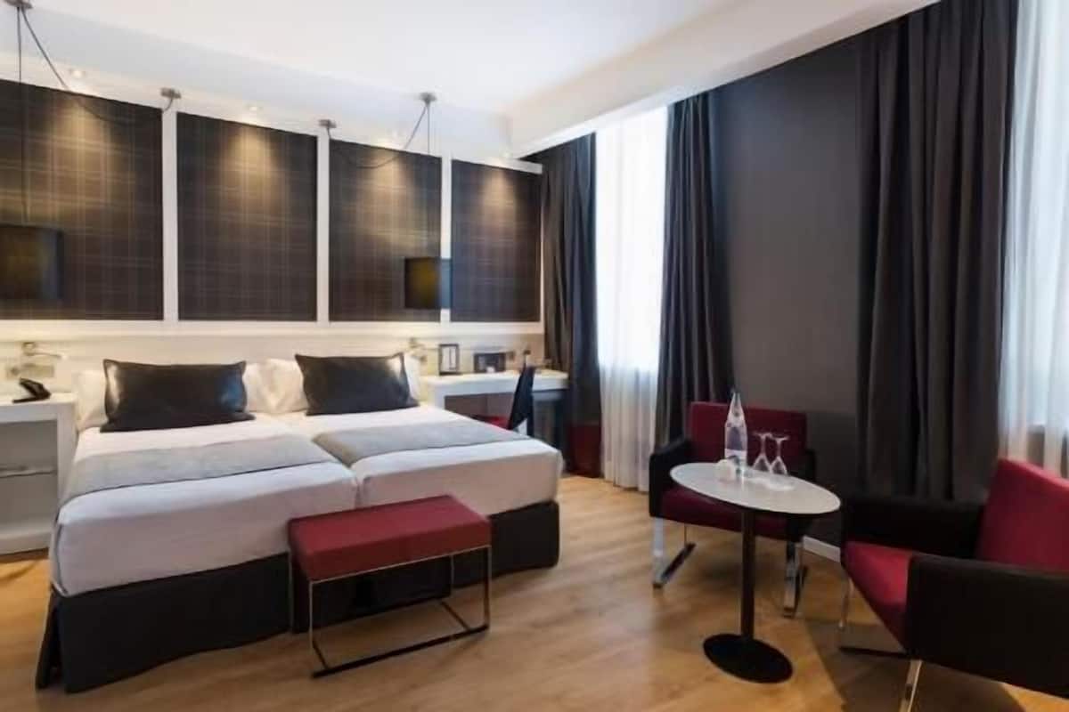 Minibar, in-room safe, desk, free cribs/infant beds