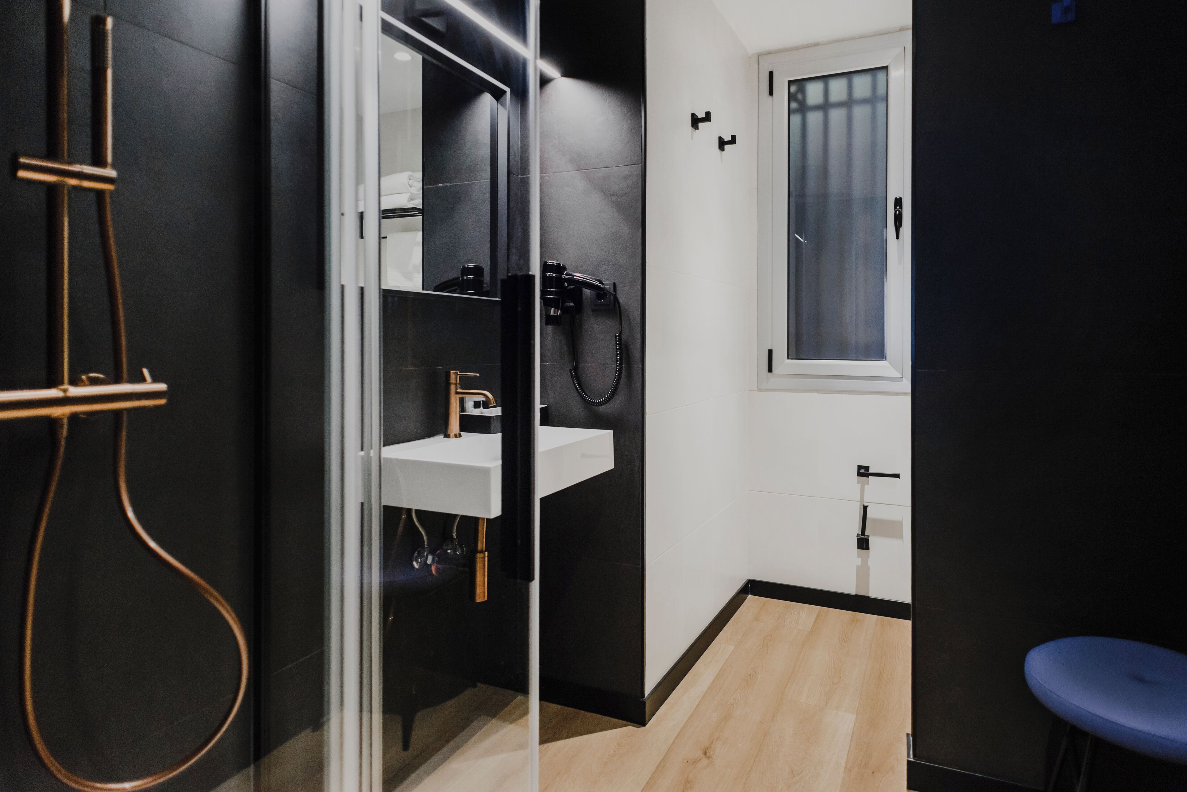 triple room (2 adults + 1 child) | bathroom | free toiletries, hair dryer, bidet, towels