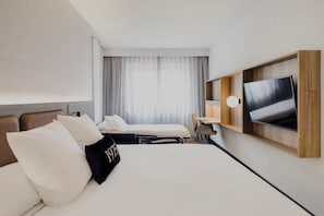 Habitación triple (2 adults + 1 child) | 1 habitación, minibar, caja de seguridad en la habitación y escritorio