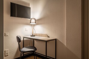 Single Room (Interior) | Down comforters, minibar, in-room safe, desk