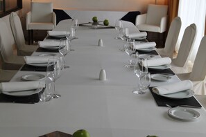 2 restaurants; breakfast, lunch, and dinner served - Hotel Santiago Apostol (Santiago de Compostela)