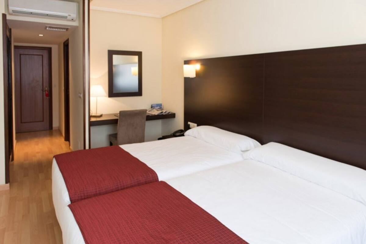 Premium bedding, desk, free cots/infant beds, free WiFi