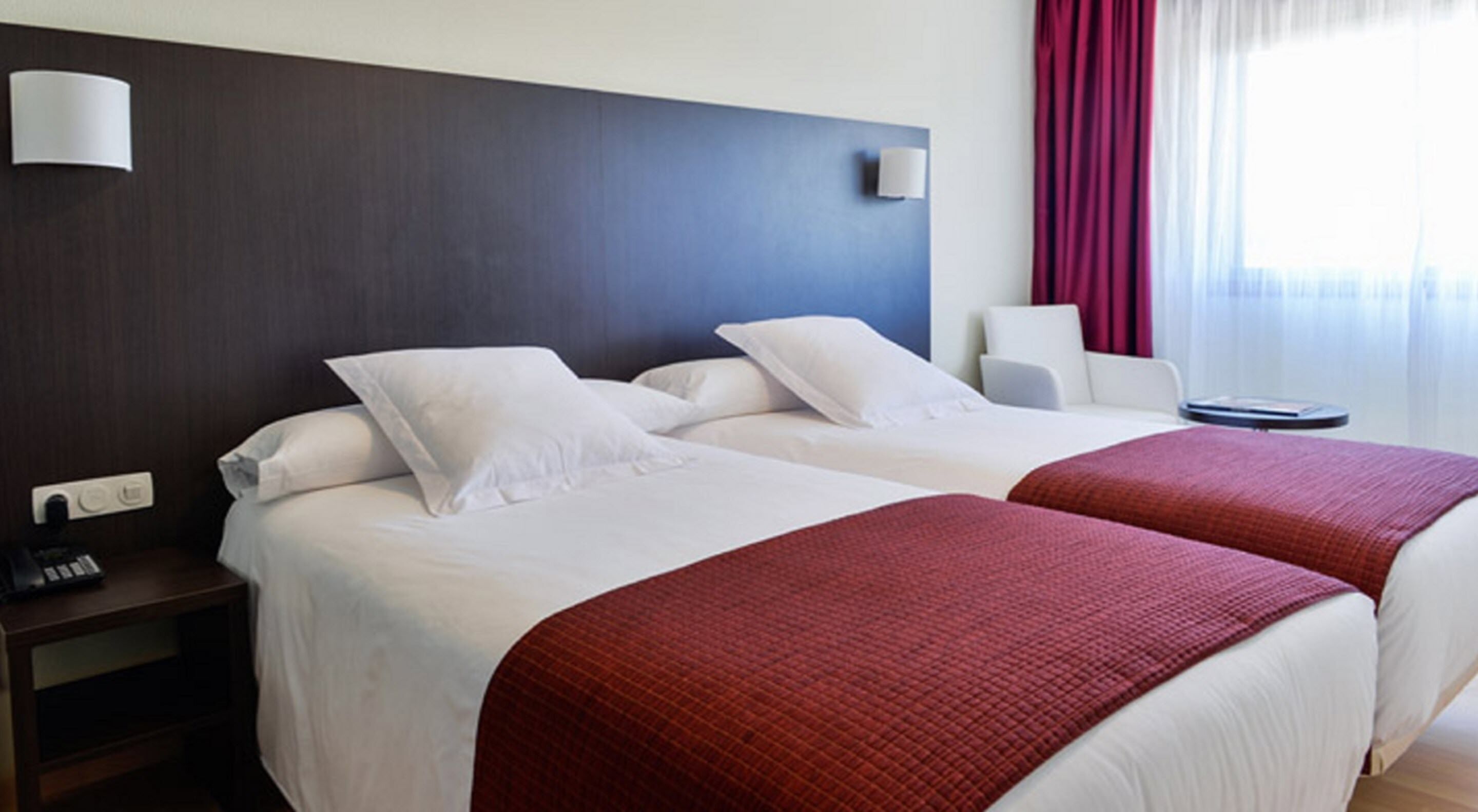 Premium bedding, desk, free cots/infant beds, free WiFi