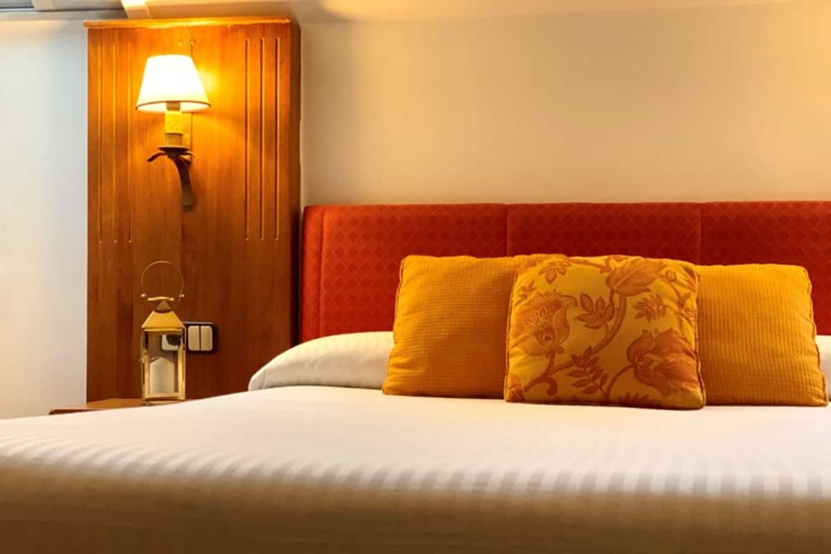 Coffres-forts dans les chambres, bureau, fer et planche Ă repasser