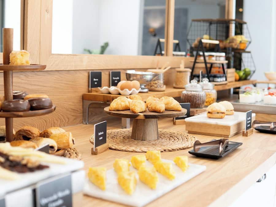 Daily buffet breakfast (EUR 18 per person)