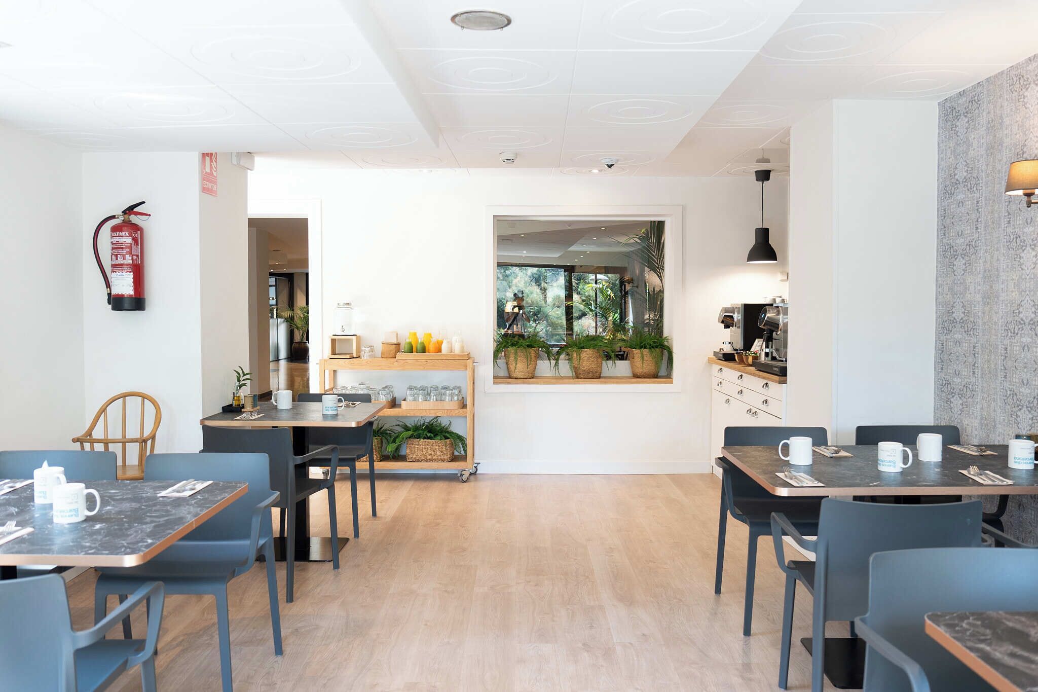 Petit déjeuner buffet (18 EUR par personne)