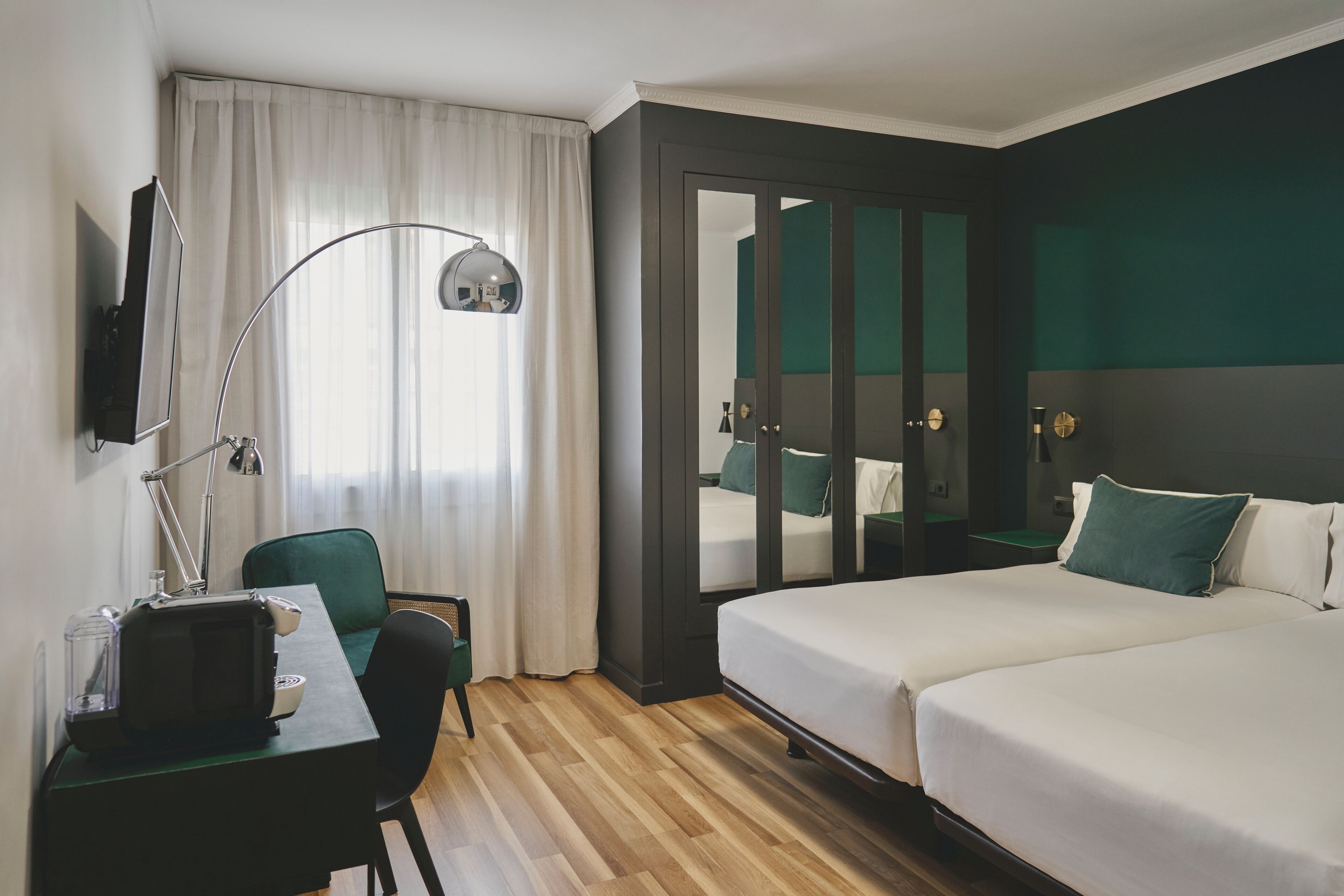 Ropa de cama de alta calidad y minibar 