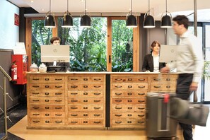 Reception - Arenas Atiram Hotels (Barcelona)