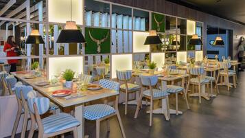 Lunch and dinner served