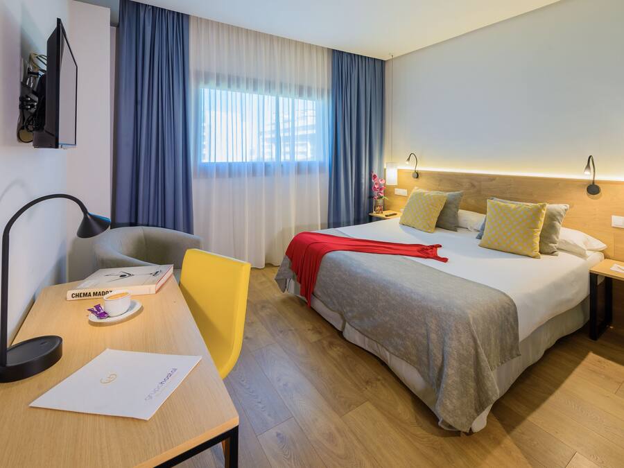 Standard Double Room | In-room safe, desk, laptop workspace, blackout curtains
