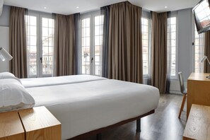 1 bedroom, minibar, in-room safe, desk