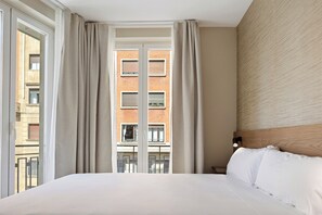 Standard-Doppel- oder -Zweibettzimmer | Minibar, Zimmersafe, Schreibtisch, Verdunkelungsvorhänge