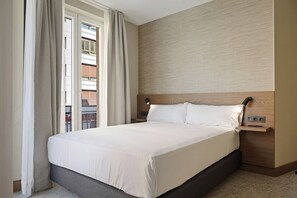 Standard-Doppel- oder -Zweibettzimmer | Minibar, Zimmersafe, Schreibtisch, Verdunkelungsvorhänge