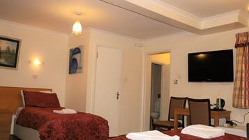 Family Room (For 7 people) | Desk, blackout curtains, iron/ironing board, free WiFi