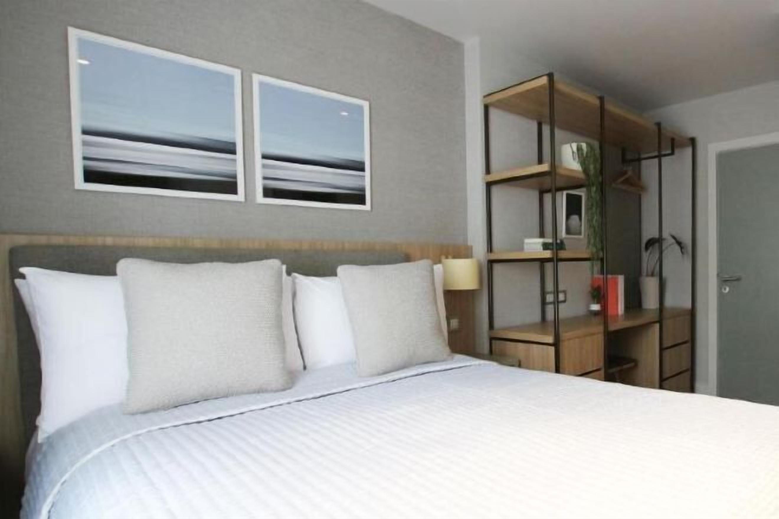 Allergiatestatut vuodevaatteet, tallelokero huoneessa